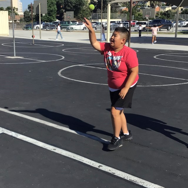 Tennis at PE for Warren 5th Graders